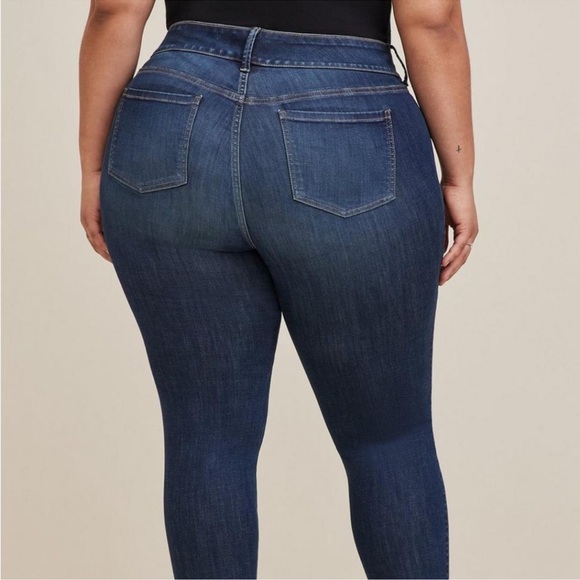 Like New Torrid Super Soft Distressed Jeggings size 22R - Picture 3 of 5